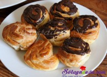 Ngon và dễ làm với bánh su nhân kem vani phủ chocolate
