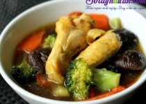 Cách nấu canh gà nấm hương ngọt thơm bổ dưỡng