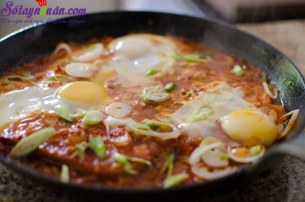 Cách làm đậu phụ rán trứng kiểu Hàn chua cay tuyệt ngon