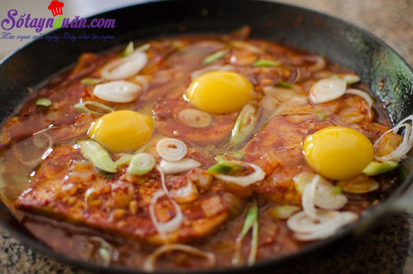 Cách làm đậu phụ rán trứng kiểu Hàn chua cay tuyệt ngon 9