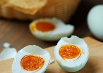 Cách làm trứng muối dễ dàng tiện lợi tại nhà