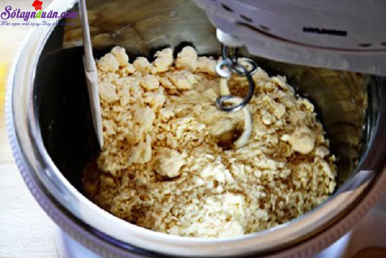 - Bước thứ tám(8): Bánh sau khi đan xong cho vào lò nướng ở nhiệt độ 175 độ C trong 40-45 phút.  - Bước thứ chín(9): Lấy bánh ra, để nguội rồi cắt thành miếng để ăn. 1