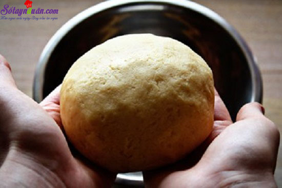 - Bước thứ tám(8): Bánh sau khi đan xong cho vào lò nướng ở nhiệt độ 175 độ C trong 40-45 phút.  - Bước thứ chín(9): Lấy bánh ra, để nguội rồi cắt thành miếng để ăn. 2