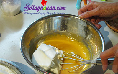 Công thức bánh bông lan cuộn trứng muối xốp mềm khó cưỡng 8