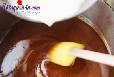Cách làm kem socola caramel siêu hấp dẫn 3
