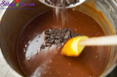Cách làm kem socola caramel siêu hấp dẫn 5