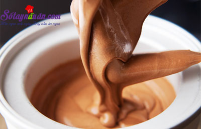 Cách làm kem socola caramel siêu hấp dẫn 9
