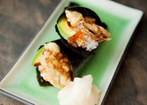 Làm sushi cuộn với nấm cực kì thơm ngon và đơn giản