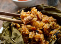 Hướng dẫn làm xôi gà hấp lá sen ngon mê ly