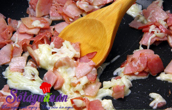 Cách làm bánh nướng nhân mặn cực kỳ hấp dẫn