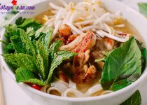 Bữa sáng giàu dinh dưỡng với phở gà chiên