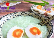 Cách nấu cháo lá dứa hột vịt muối tuyệt ngon