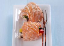 Cá hồi cuộn rau nướng ngon ơi là ngon