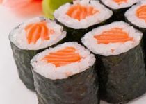 Cách làm sushi cá hồi ngon ơi là ngon