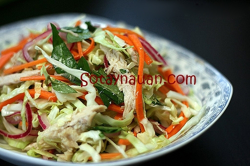 Salad sắc màu thơm ngon bắt mắt, Hướng dẫn cách làm nộm gà bắp cải rau răm siêu ngon
