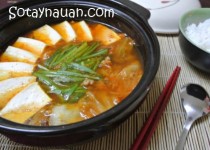 Canh kim chi đậu phụ nóng hổi cho ngày lạnh