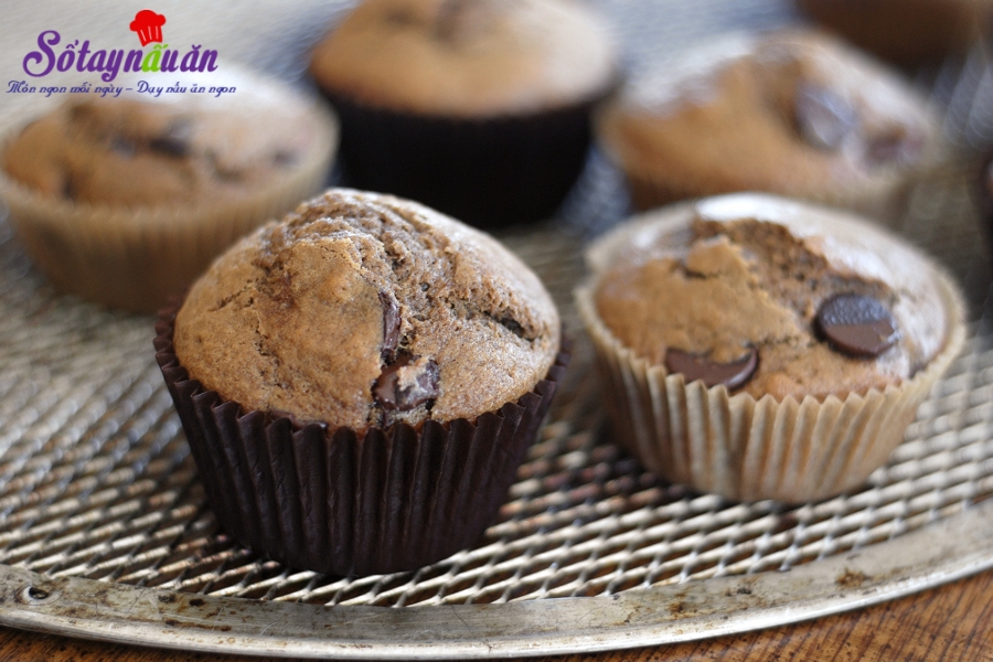 Ngon và dễ làm với bánh su nhân kem vani phủ chocolate, Cách làm bánh muffin cà phê chocolate chip