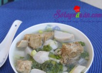 Canh sườn non nấu cùng khoai sọ
