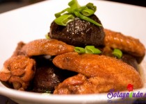 Nóng hổi cánh gà sốt nấm ngon cơm