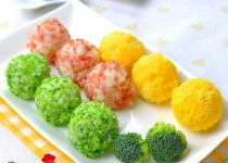 Cơm nắm màu sắc lạ mà quen