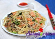 Cuối tuần làm bún gạo xào thập cẩm