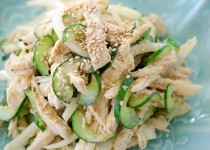 Nộm gà xé dưa chuột