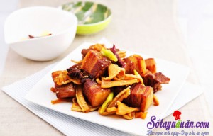 Món ăn Việt Nam, Thịt ba chỉ kho củ cải khô