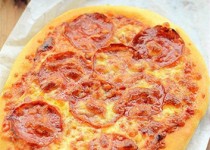 Pizza xúc xích giòn thơm