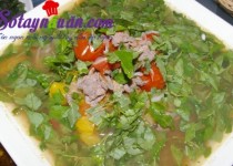 Canh thịt bò hành răm cho ngày lạnh