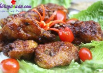 Cánh gà chiên mật ong ngon, giòn, lạ miệng.