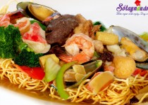 Tuyệt chiêu mỳ xào giòn chinh phục cả nhà