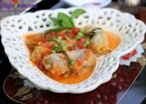 Bắp cải cuộn thịt sốt cà chua
