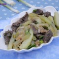 Trứng chiên thịt-món ăn bổ dưỡng cho các bé, tim lợn xào su su 7