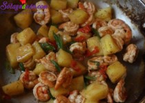 Tôm xào dứa chua chua, ngọt ngọt