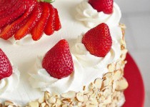 Hướng dẫn cách làm bánh gato dâu tây ngọt ngào đón Valentine