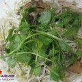 Cách làm mực sốt me dai ngon cuối tuần, Hướng dẫn làm giá đỗ xào lòng gà cực ngon 3