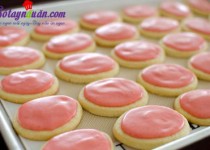Hướng dẫn cách làm bánh quy phủ kem dâu tây