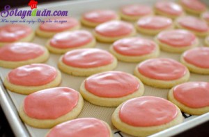 Món ngon cuối tuần, cách làm bánh quy phủ kem dâu tây 15