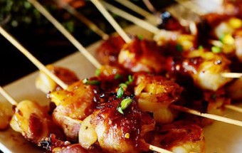Nấu ăn món ngon mỗi ngày với Dứa, Cách làm thịt cuộn tôm và dứa nướng thơm phức