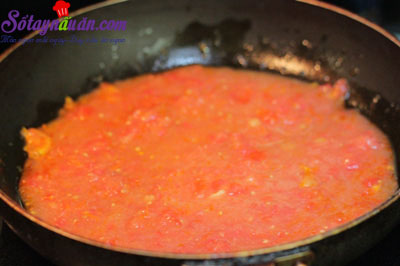 Hướng dẫn làm thịt viên bọc trứng cút sốt cà chua ngon  8
