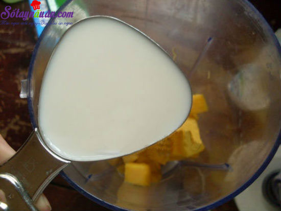 cách làm sinh tố xoài với sữa tươi 7