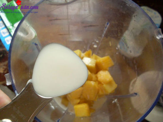 cách làm sinh tố xoài với sữa tươi 8