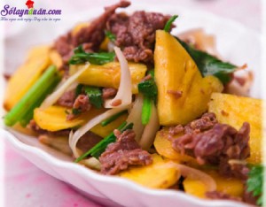 Món ngon cuối tuần, Hướng dẫn cách làm thịt bò xào hành tây dứa ngon ngọt thơm
