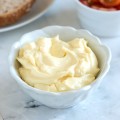 Thực phẩm gây hại cho vòng một, cách làm mayonnaise tại nhà 4