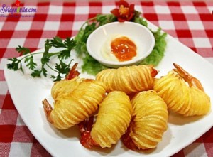 Món ăn miền Trung, cách làm món tôm cuốn khoai tây 6