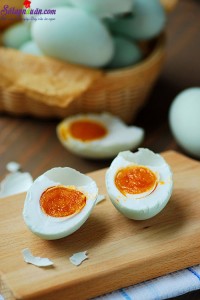 Món ăn miền Trung, cách làm trúng muối 5