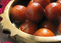 Gulab jamun – Bánh hoa hồng ai cũng thèm trong các phim Ấn Độ