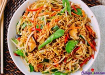 Hướng dẫn làm mì xào thập cẩm ngon hết nức