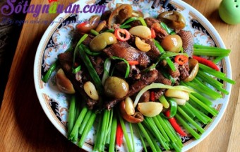 Nấu ăn món ngon mỗi ngày với Tiêu, Cách nấu bồ câu xào cà pháo muối