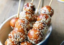 Cách làm bánh nếp tẩm đường xiên giòn ngon khó cưỡng